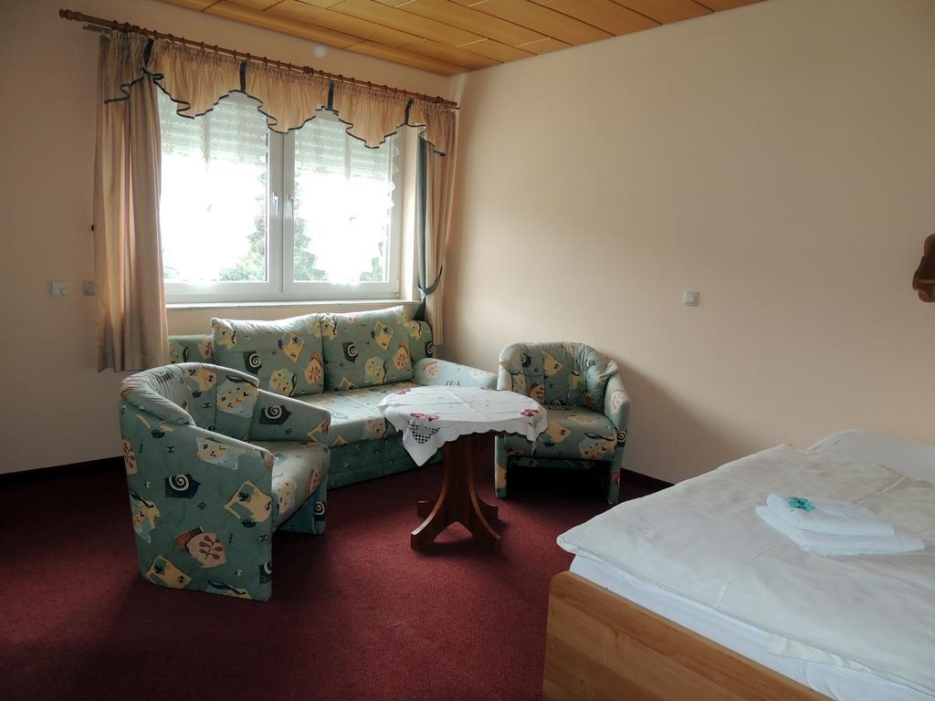 Gaestehaus Am Hirtenberg Breitenbrunn  Buitenkant foto