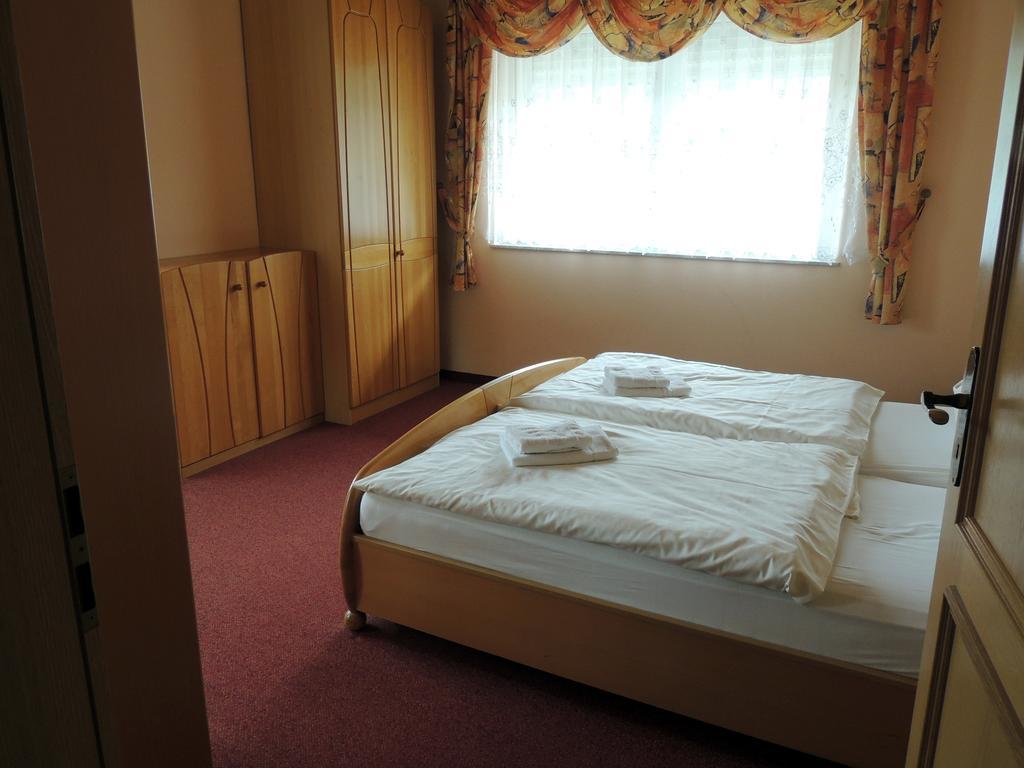 Gaestehaus Am Hirtenberg Breitenbrunn  Buitenkant foto